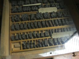 Типографская зона с наборными кассами и мастер-классом по бумаге image preview