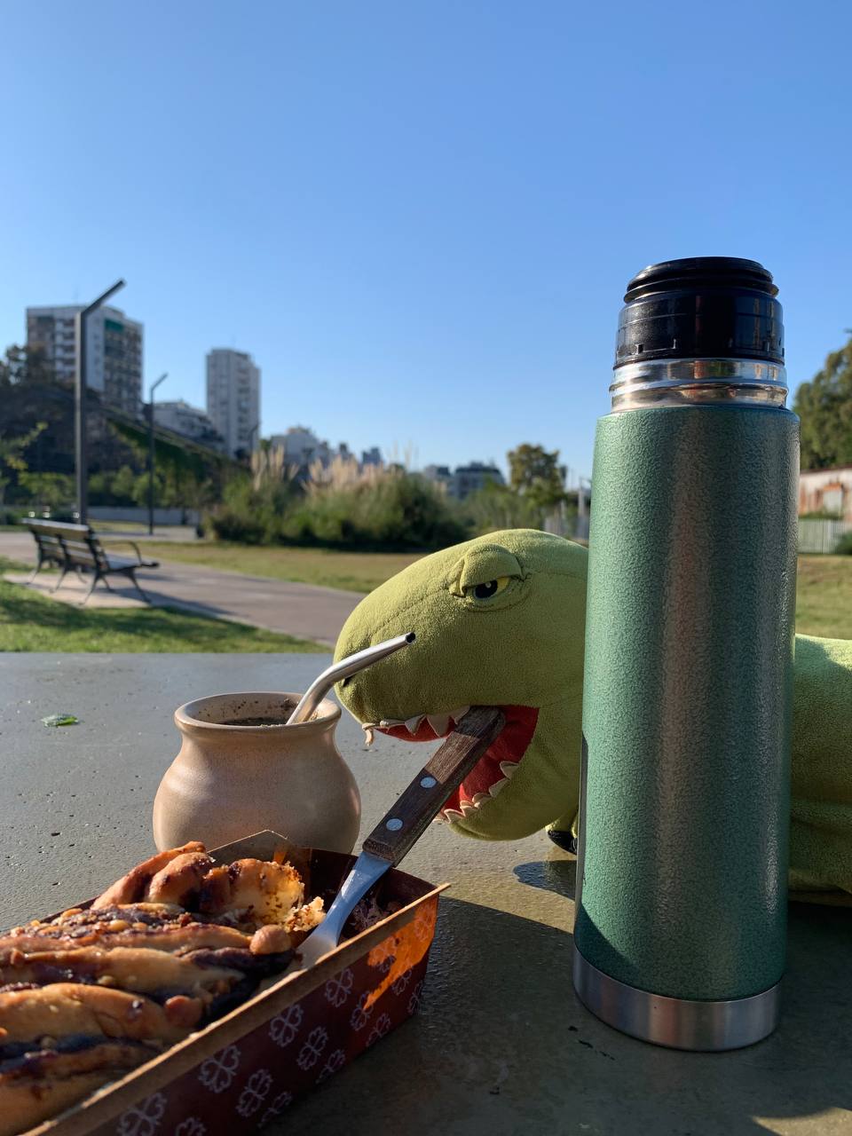 По субботам мы с женой ходим в парк — пить... image preview