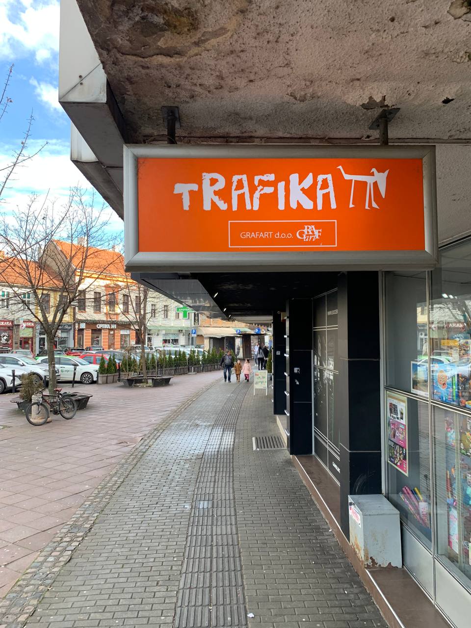 логотип магазина для быстрой покупки воды и снеков image preview