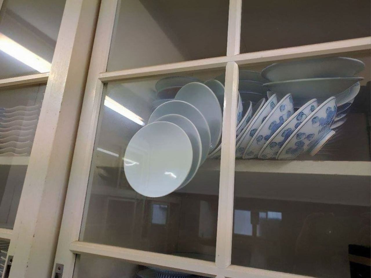 В шкафу взбунотовалась посуда и теперь если... image preview